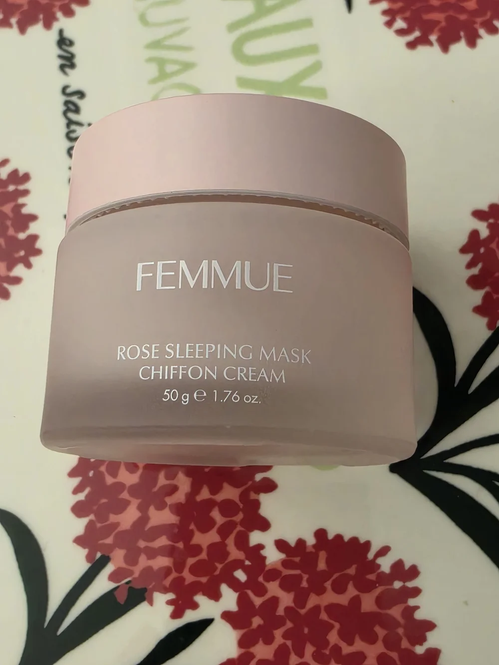 Femmue rose sleeping